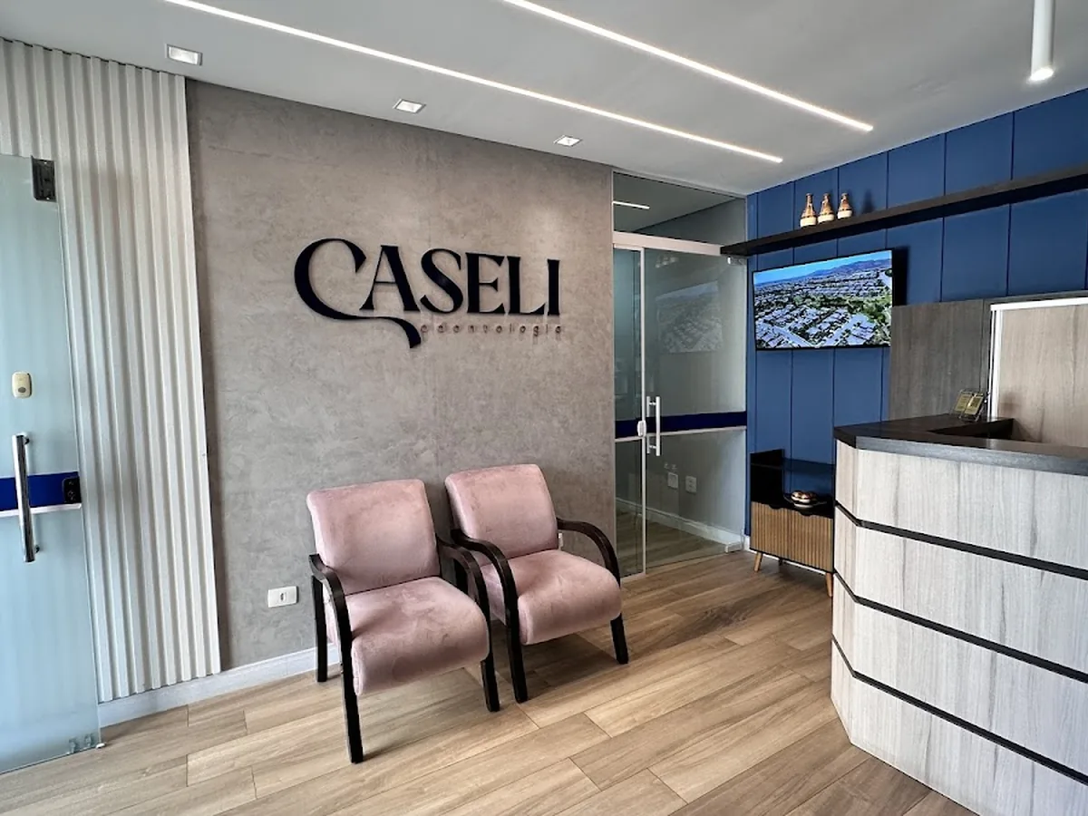 Caseli Odontologia — dentista em Conjunto Residencial Trinta e Um de Marco, São José dos Campos