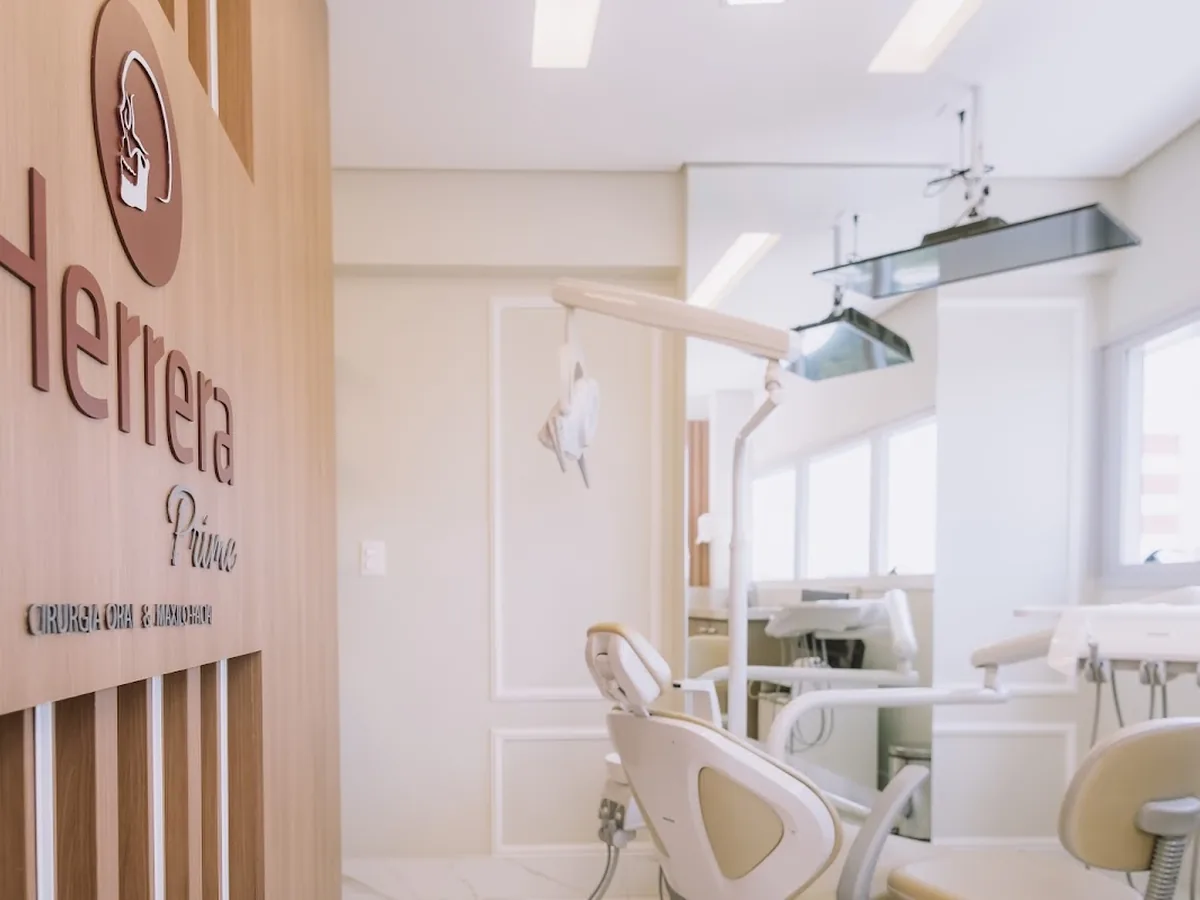 Clínica Herrera Prime — dentista em Jardim Aquarius, São José dos Campos