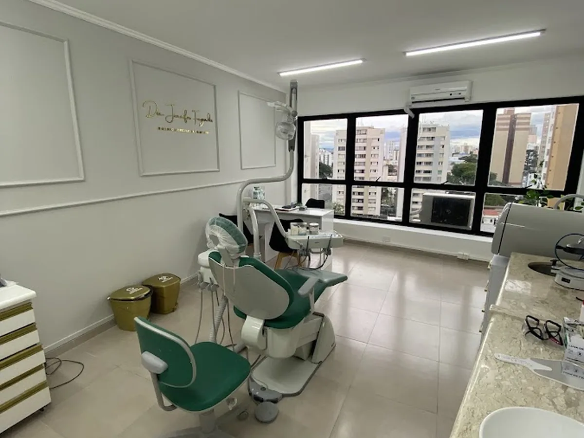 Dra. Jennifer Fagundes — dentista em Centro, São José dos Campos
