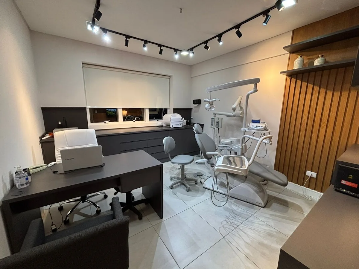 Consultório Odontológico - Dr Leonardo Pasotti — dentista em Jardim Aquarius, São José dos Campos