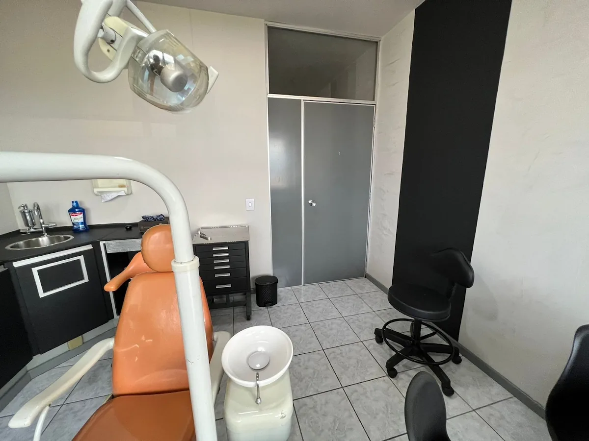 Dr. Vitor Bicego — dentista em Jardim Vale Paraiso, São José dos Campos