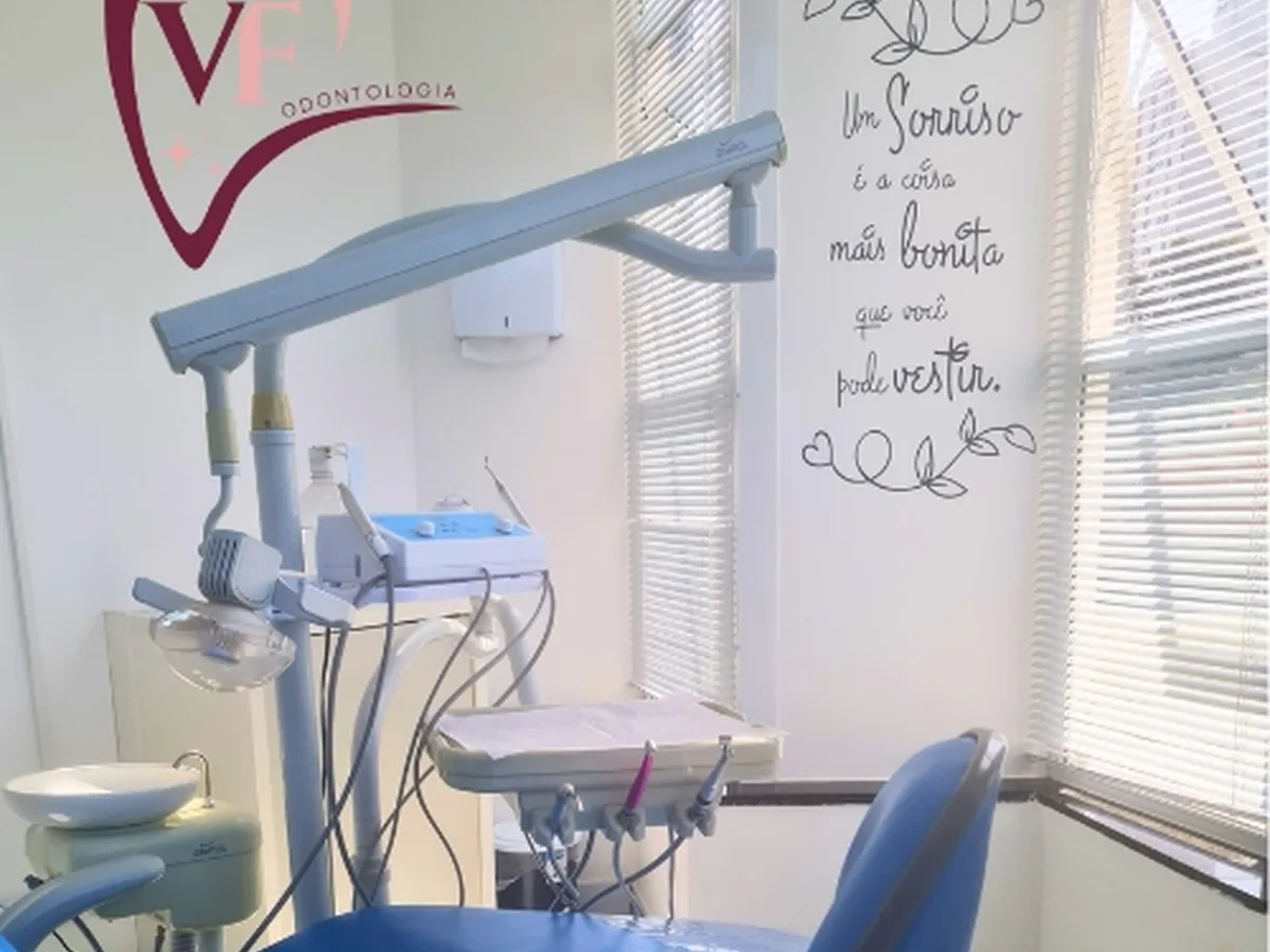 Dra. Viviane França — dentista em Centro, São José dos Campos