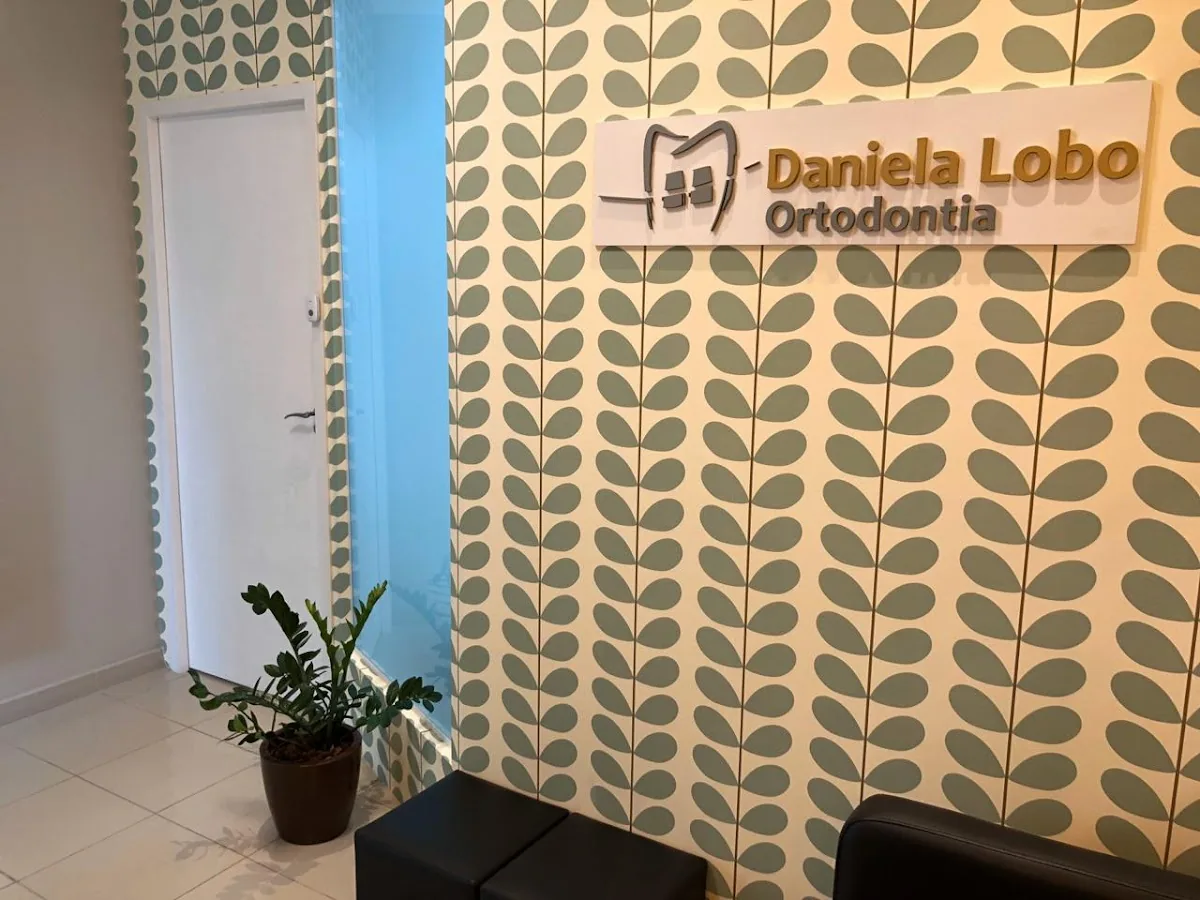 Dª Daniela Lobo Ortodontista — dentista em Jardim Satélite, São José dos Campos