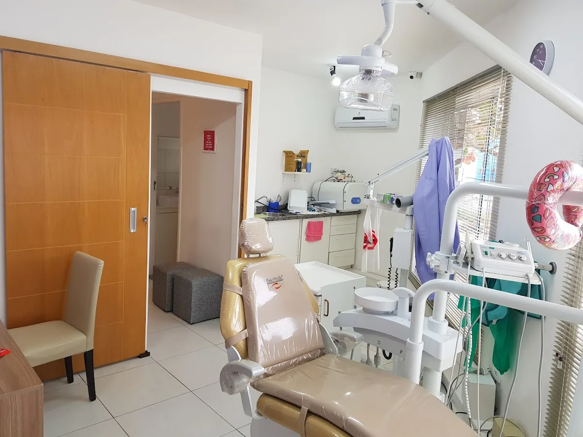 Daiane Bueno Odontologia — dentista em Jardim das Industrias, São José dos Campos
