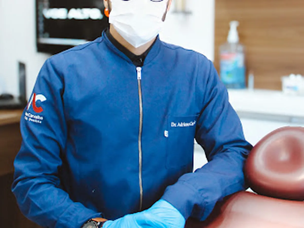 Dr. Adriano Carvalho — dentista em Jardim Sao Judas Tadeu, São José dos Campos