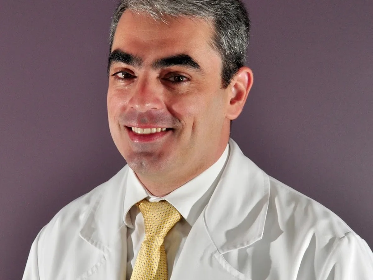 Dr. João Candeias — dentista em Jardim Sao Dimas, São José dos Campos