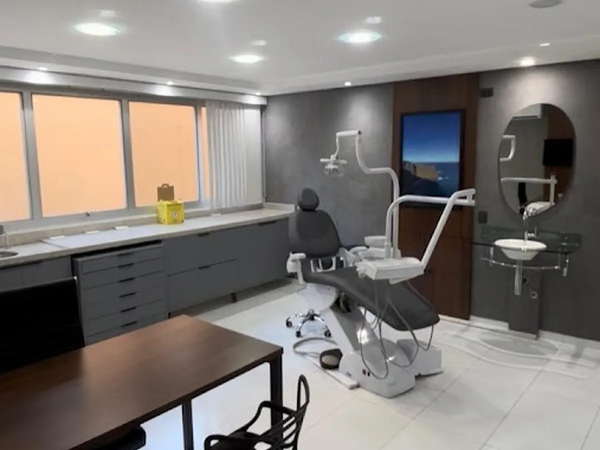 Dr Victor Lopes — dentista em Vila Adyana, São José dos Campos