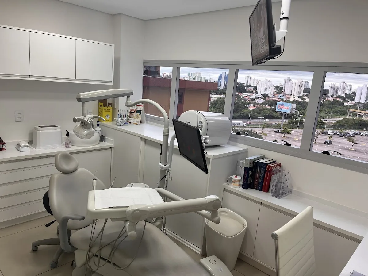 Dra Amanda Amaral — dentista em Jardim Aquarius, São José dos Campos