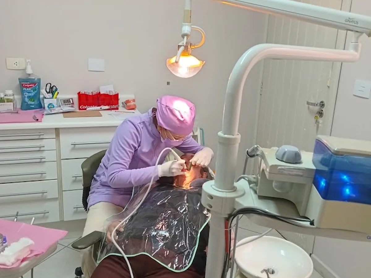 Dra. Ana Silvia Baccaro Monteiro Moura e Dra Gabriela Ferreira Passos — dentista em Parque Martin Cerere, São José dos Campos