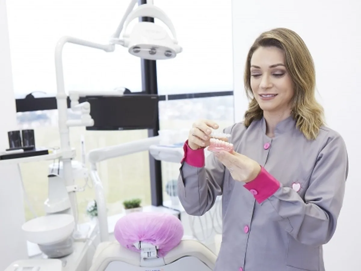 Dra. Camila Borges Fernandes — dentista em Jardim Aquarius, São José dos Campos