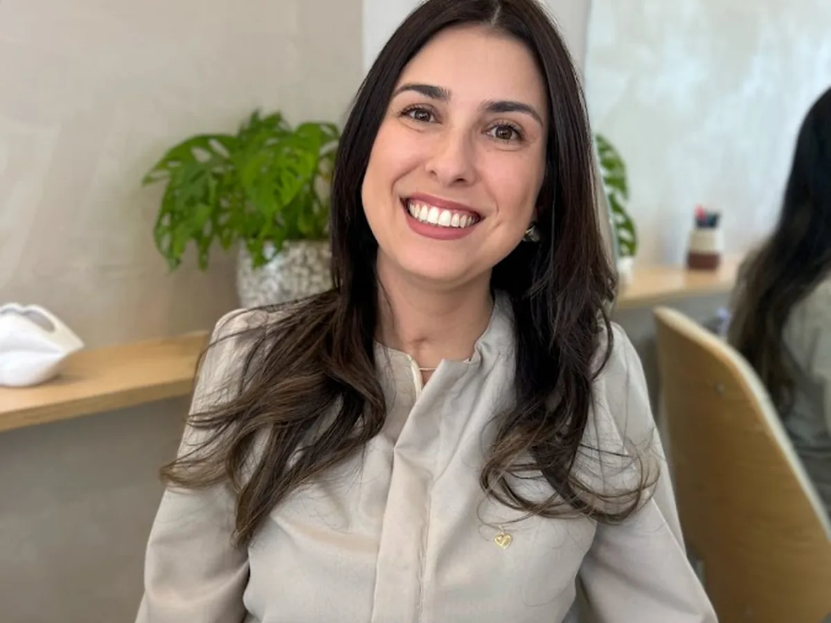 Dra Carina Carvalho — dentista em Vila Industrial, São José dos Campos