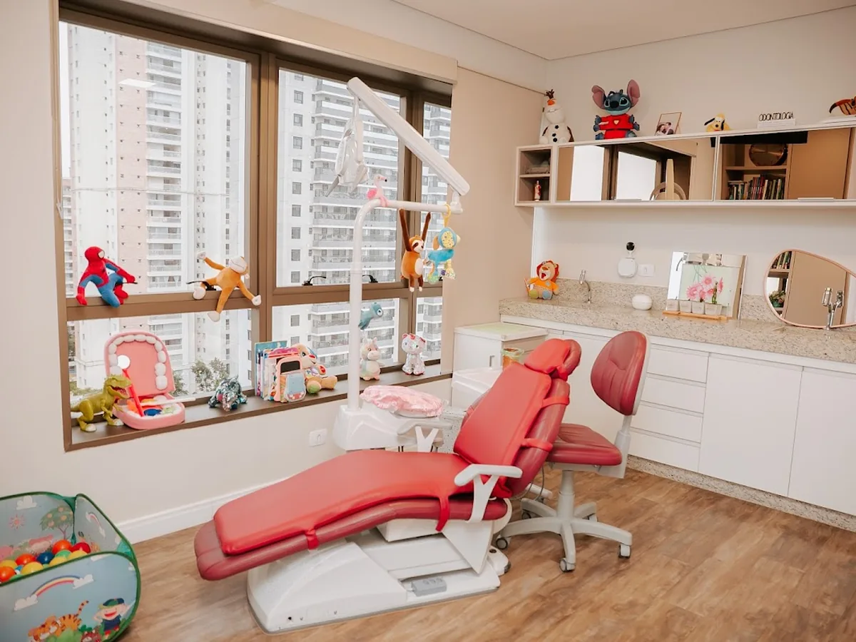 Dra. Dani Paschotto — dentista em Jardim Aquarius, São José dos Campos