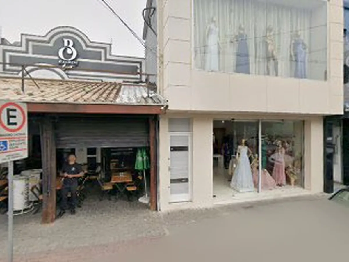 Dra Daniela Ungaro — dentista em Centro, São José dos Campos