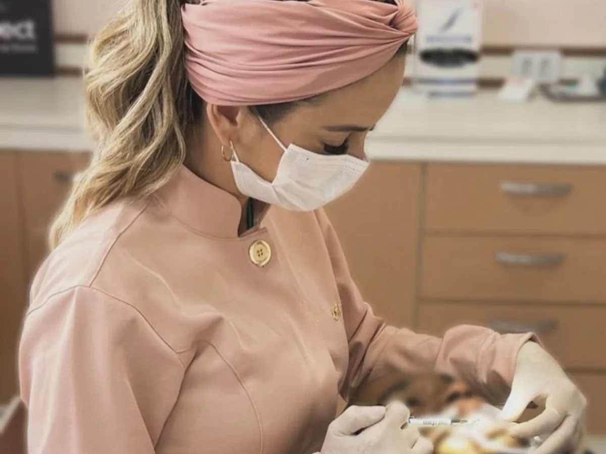 Dra Daniele Gonzalez — dentista em Jardim Satélite, São José dos Campos