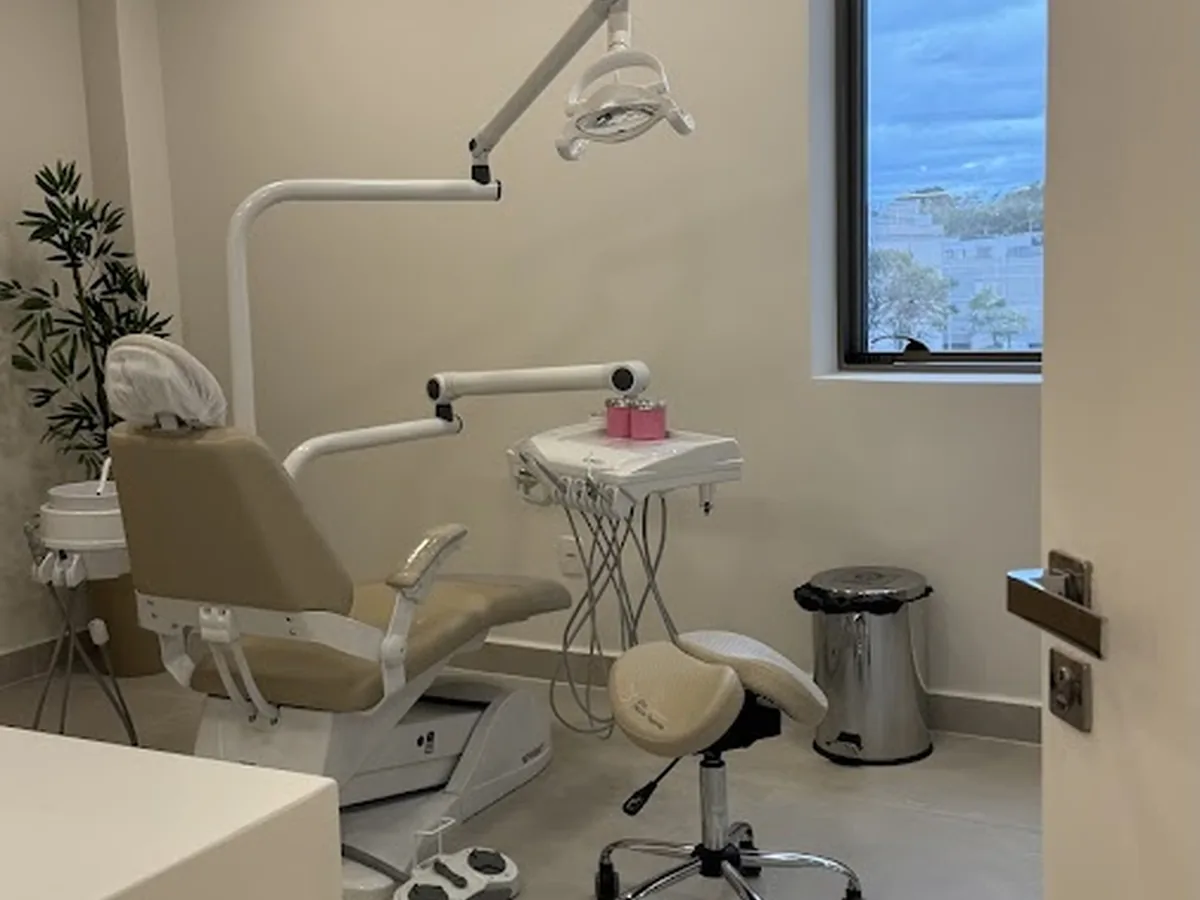 Dra Diana Toyama — dentista em Jardim Oswaldo Cruz, São José dos Campos
