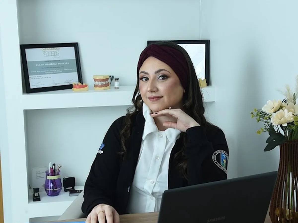 Dra Ellen Randoli — dentista em Jardim das Colinas, São José dos Campos