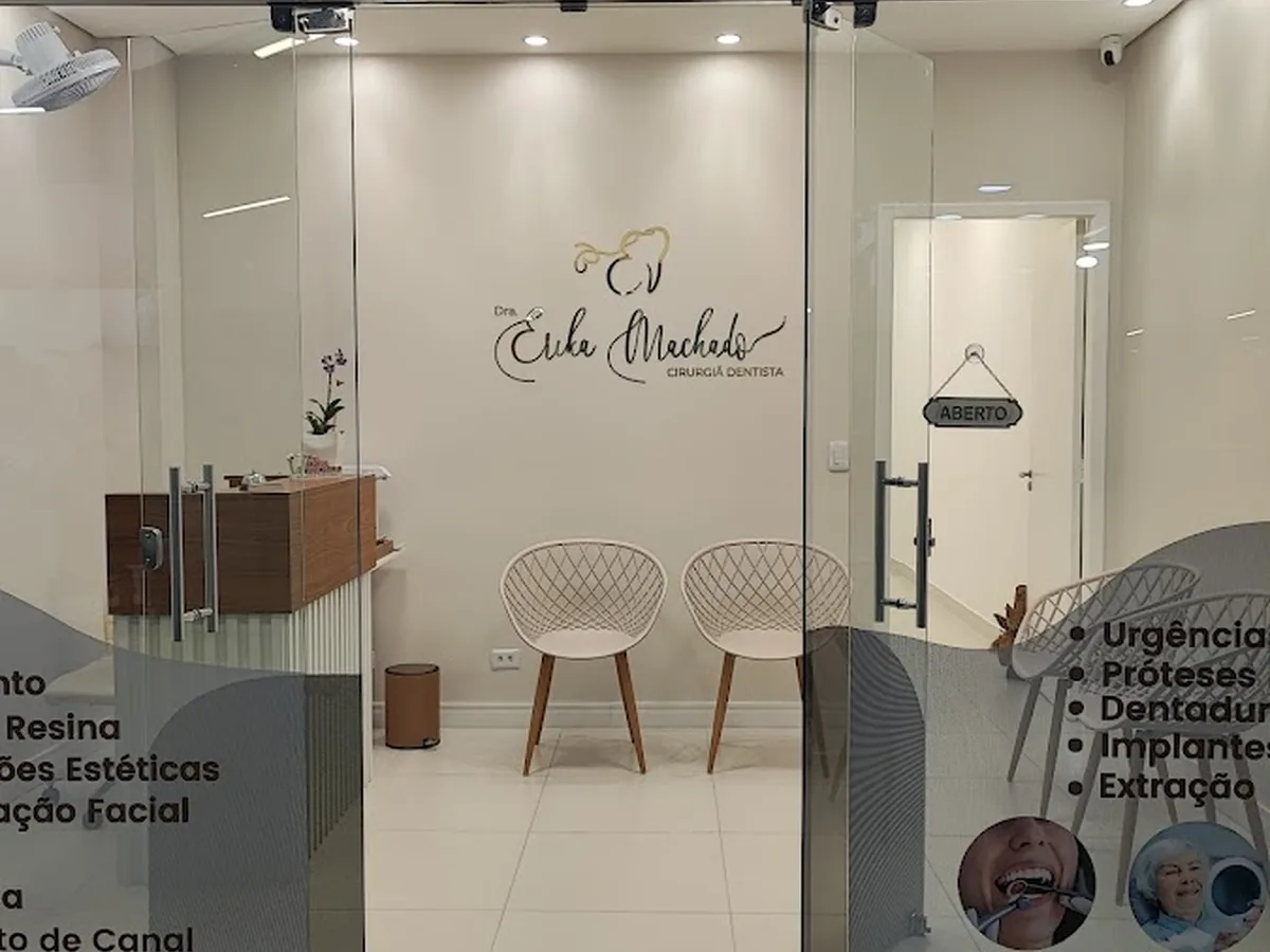 Dra. Erika Machado — dentista em Centro, São José dos Campos