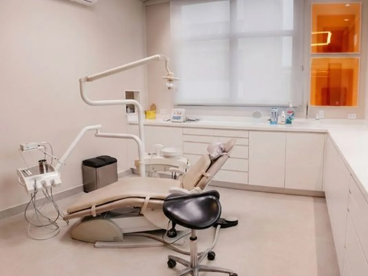 Dra Helena Omar — dentista em Jardim Apolo, São José dos Campos