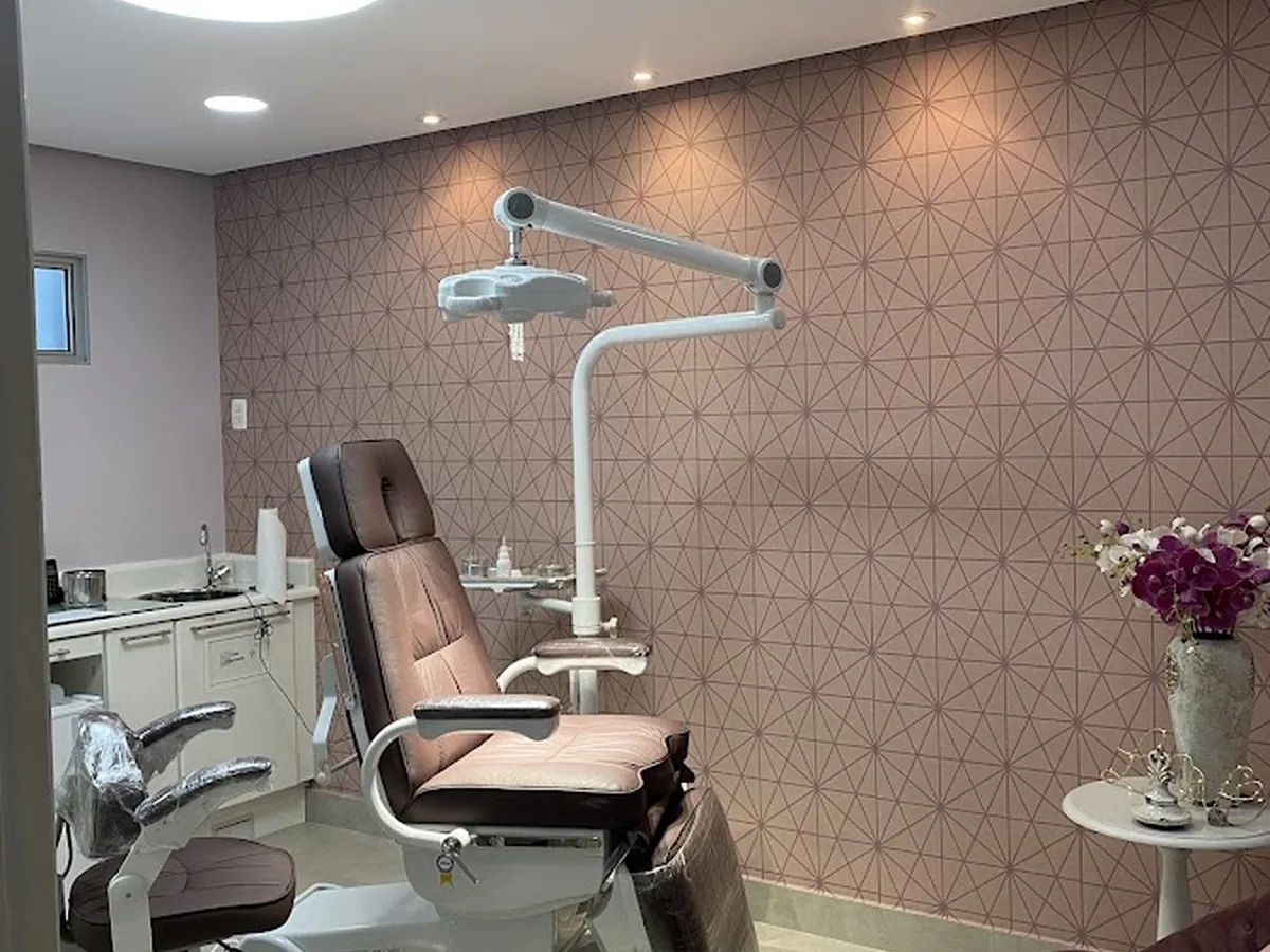 Dra Katia Rodrigues — dentista em Jardim Satélite, São José dos Campos