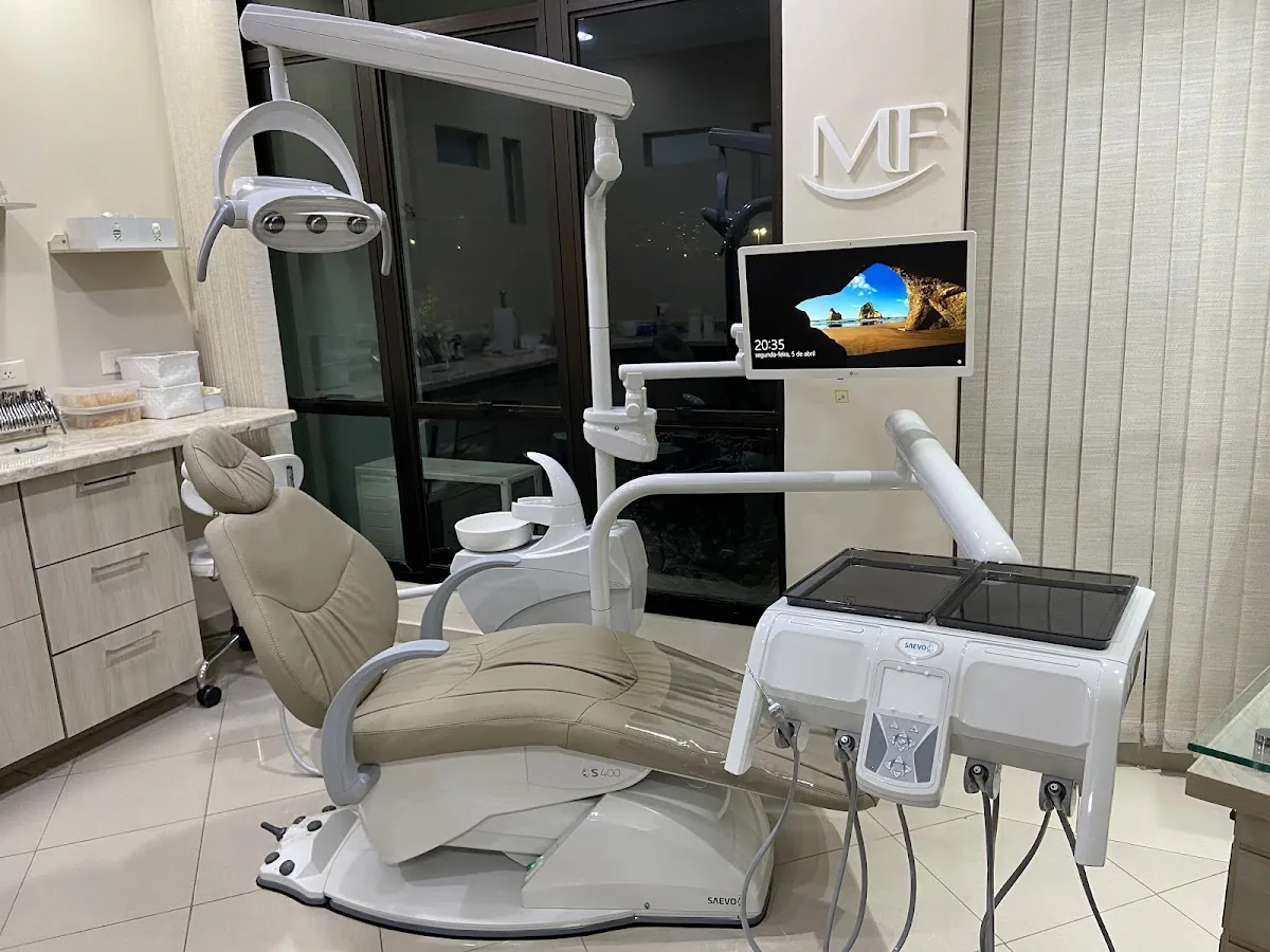 Dra. Marcília Flôres — dentista em Floradas de São José, São José dos Campos