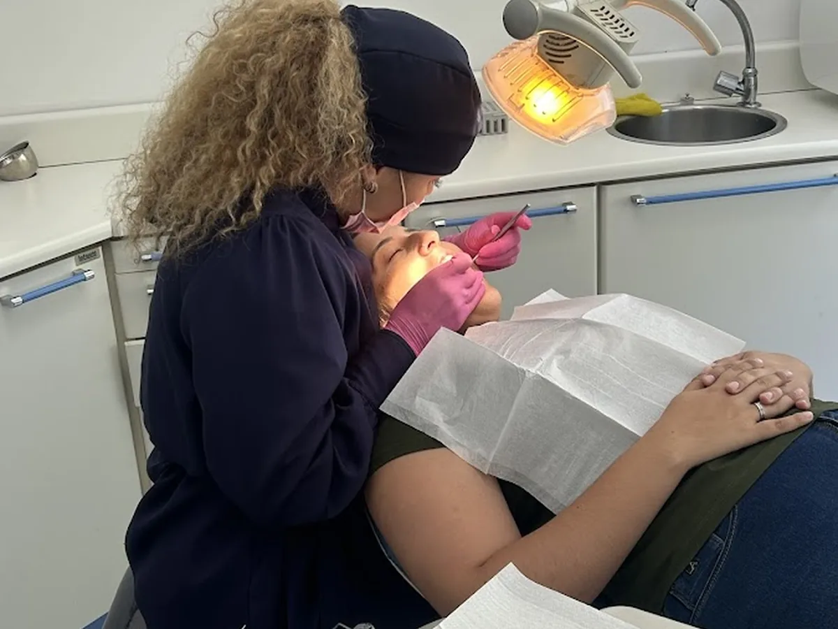 Dra Mariana Oliveira de Lisboa — dentista em Vila Betania, São José dos Campos