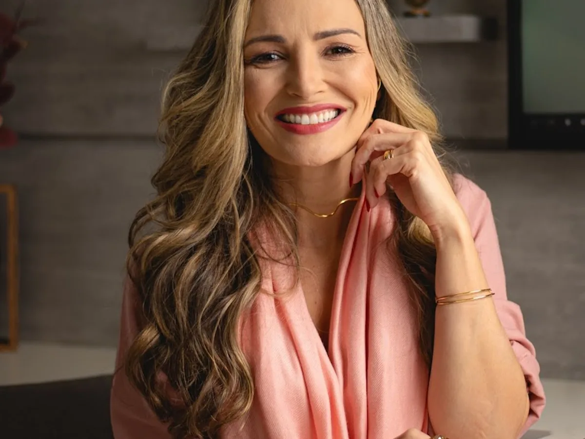 Dra. Roberta Bossolani — dentista em Vila Ema, São José dos Campos