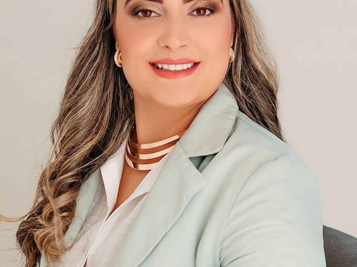 Dra. Roberta Romaneli — dentista em Centro, São José dos Campos