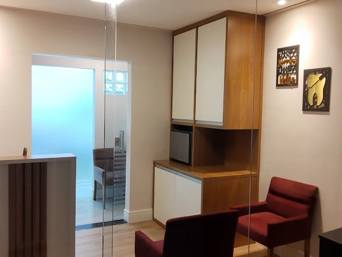 Dra Cristiane F. Nascimento — dentista em Vila Tesouro, São José dos Campos