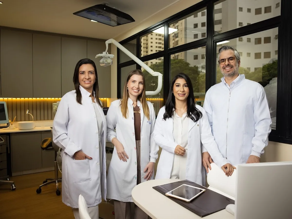 Somensi & Castro Odontologia — dentista em Jardim Aquarius, São José dos Campos