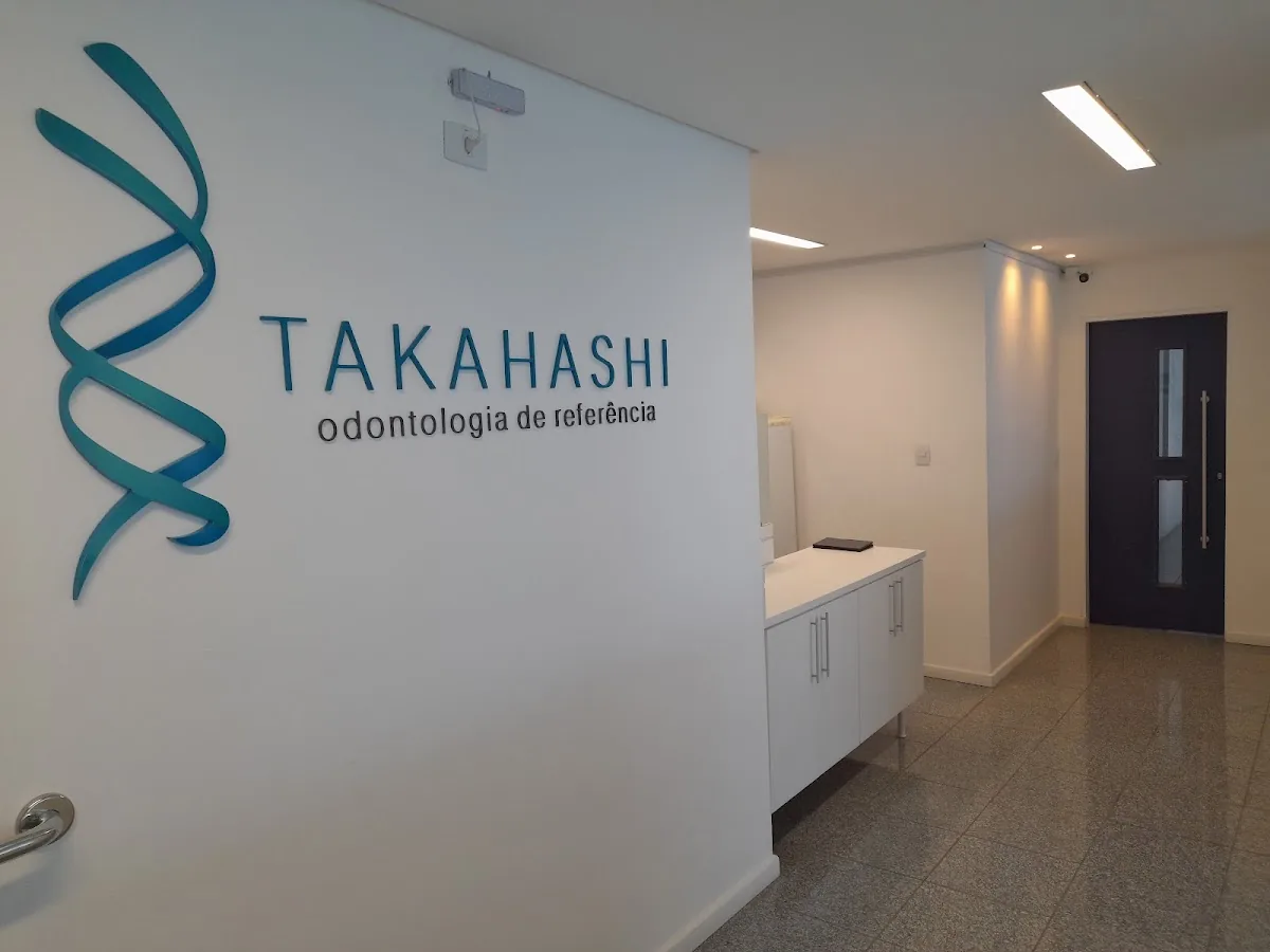 Takahashi Odontologia — dentista em Jardim Aquarius, São José dos Campos